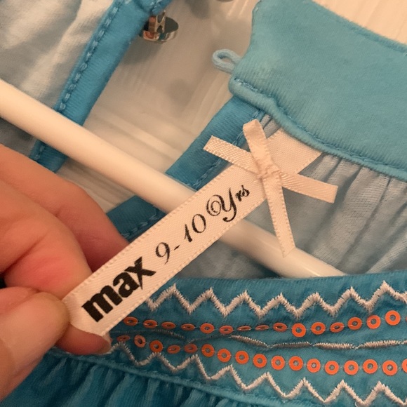 Girls Hawaiian Dress 9/10 UAE - Picture 4 of 4